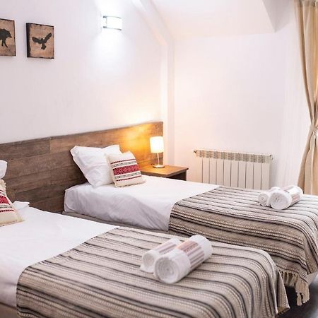 Hotel Floare De Colt Mînăstirea Humorului Dış mekan fotoğraf