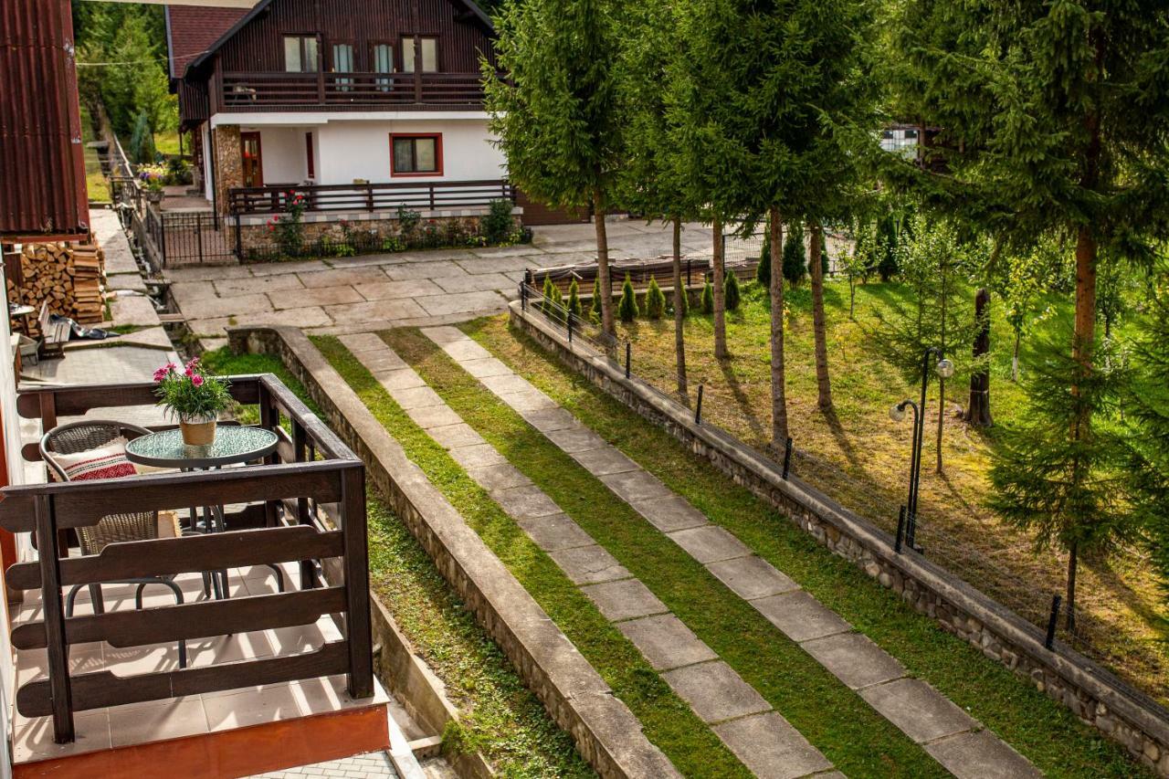 Hotel Floare De Colt Mînăstirea Humorului Dış mekan fotoğraf