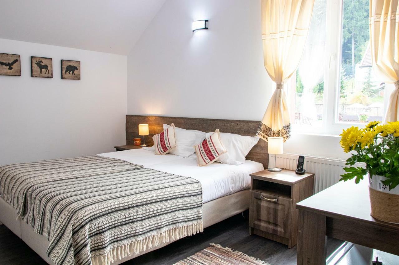 Hotel Floare De Colt Mînăstirea Humorului Dış mekan fotoğraf