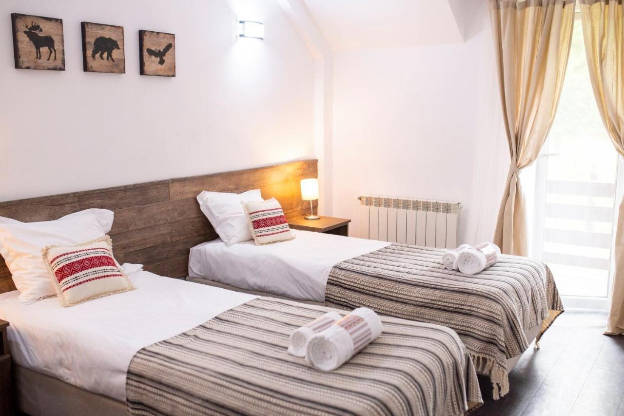 Hotel Floare De Colt Mînăstirea Humorului Dış mekan fotoğraf